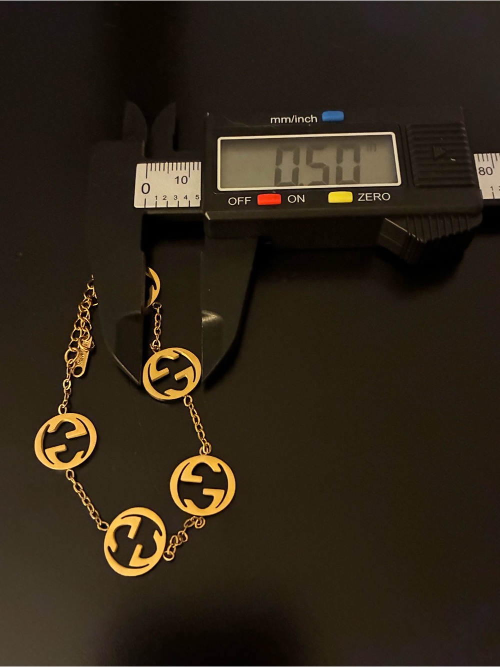 Gold Interlocking G Disc Chain Bracelet - Picture 7 of 8